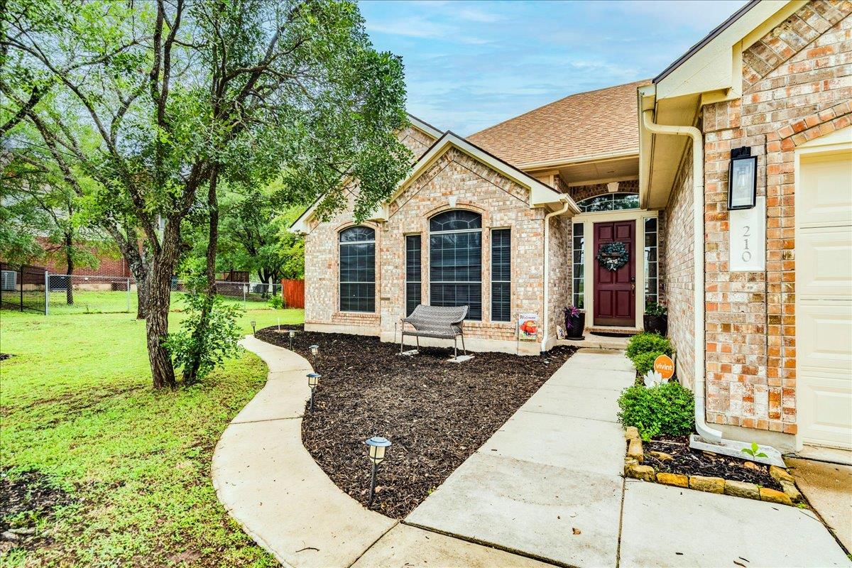 210 Meadow Woods Dr, Kyle, TX 78640