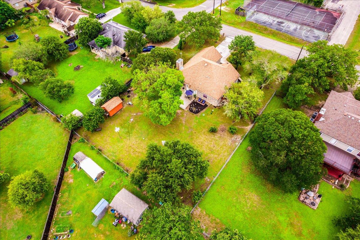 210 Meadow Woods Dr, Kyle, TX 78640