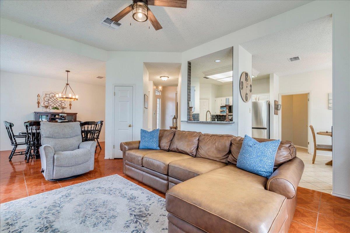 210 Meadow Woods Dr, Kyle, TX 78640