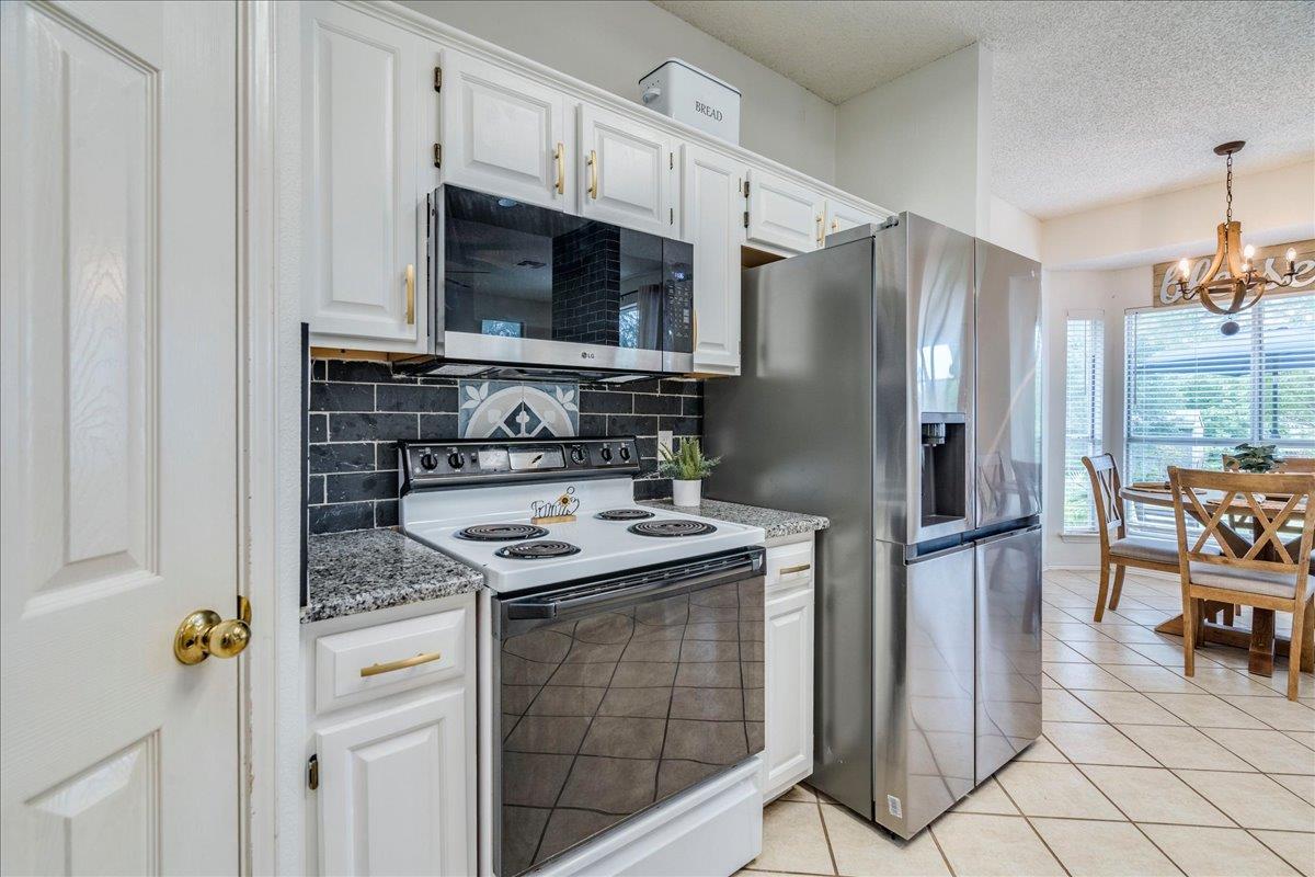 210 Meadow Woods Dr, Kyle, TX 78640