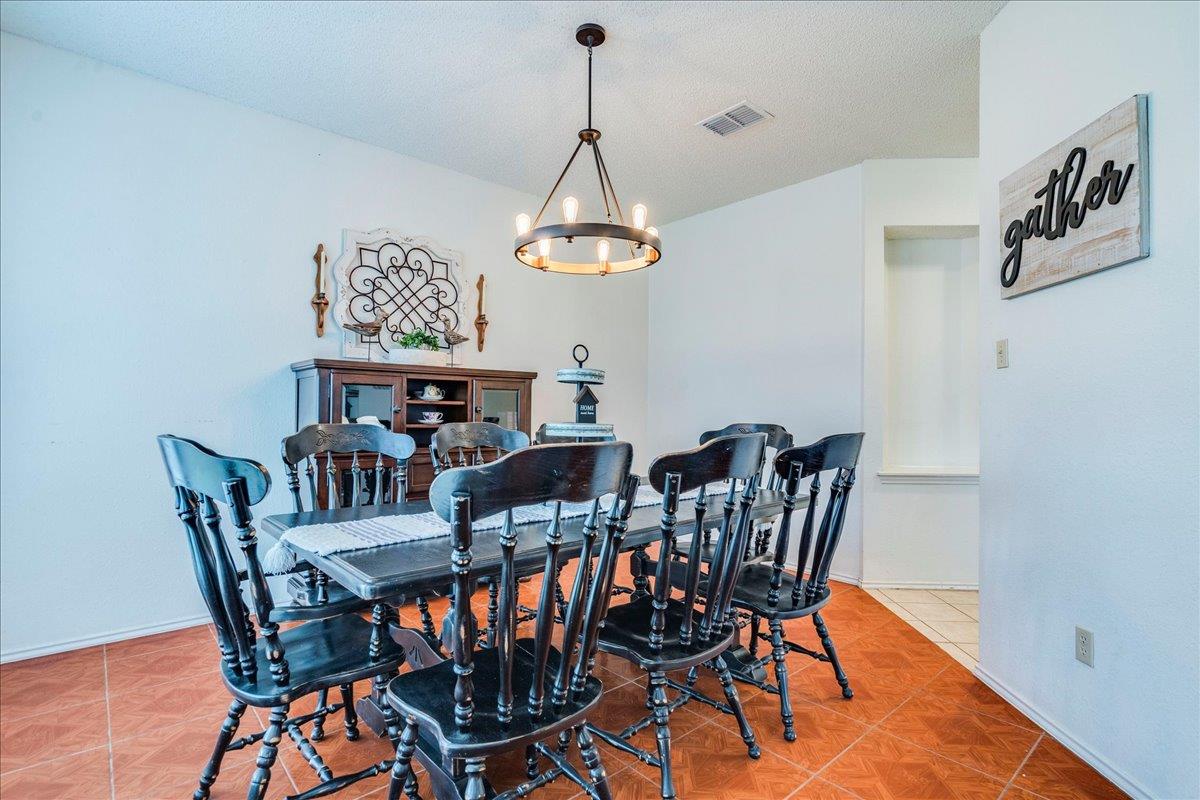 210 Meadow Woods Dr, Kyle, TX 78640