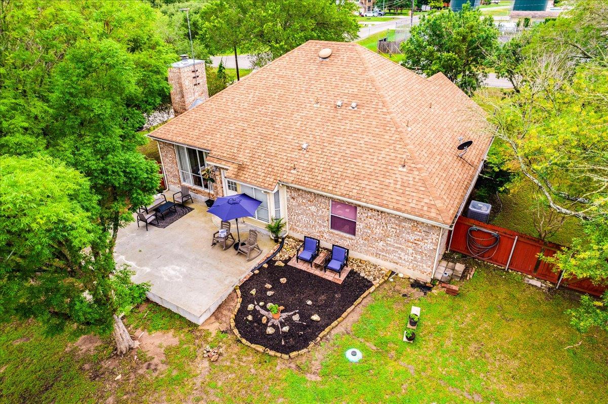 210 Meadow Woods Dr, Kyle, TX 78640