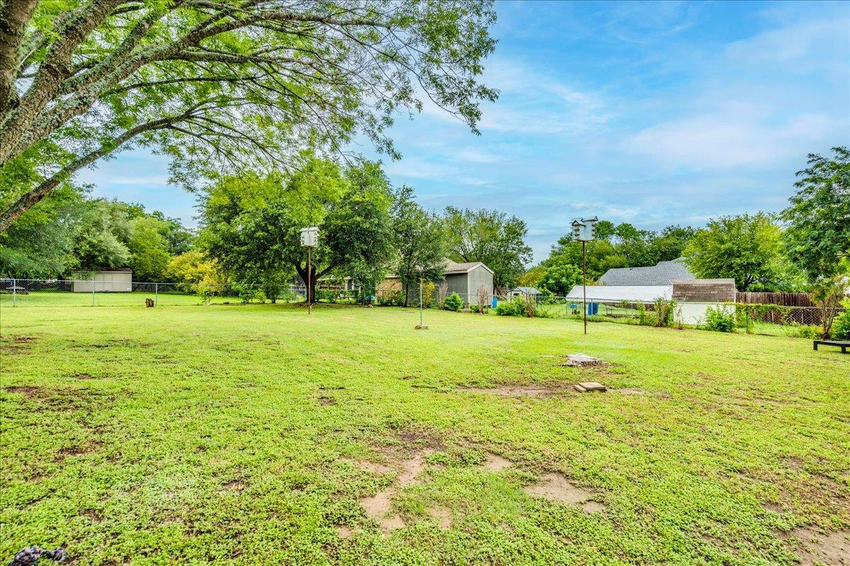 210 Meadow Woods Dr, Kyle, TX 78640