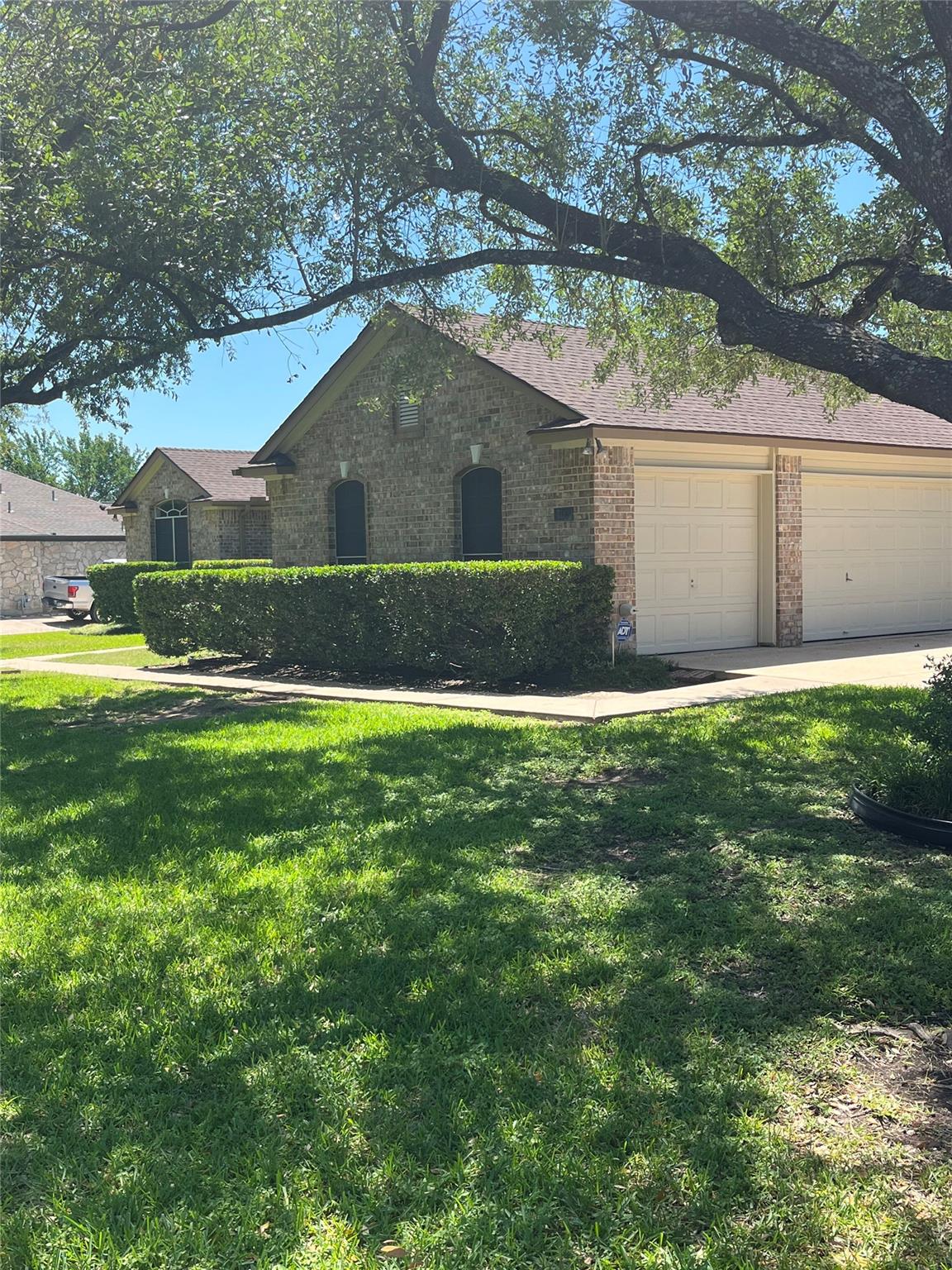 100 Adelfa Dr, Round Rock, TX 78664