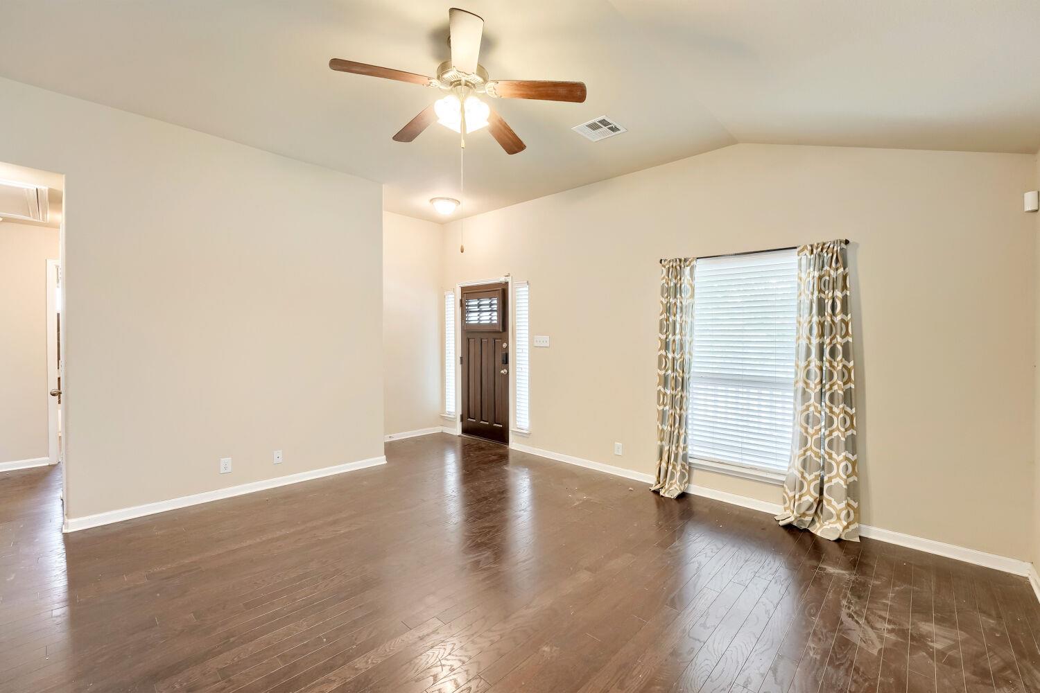 865 Heritage Springs Trl, Round Rock, TX 78664