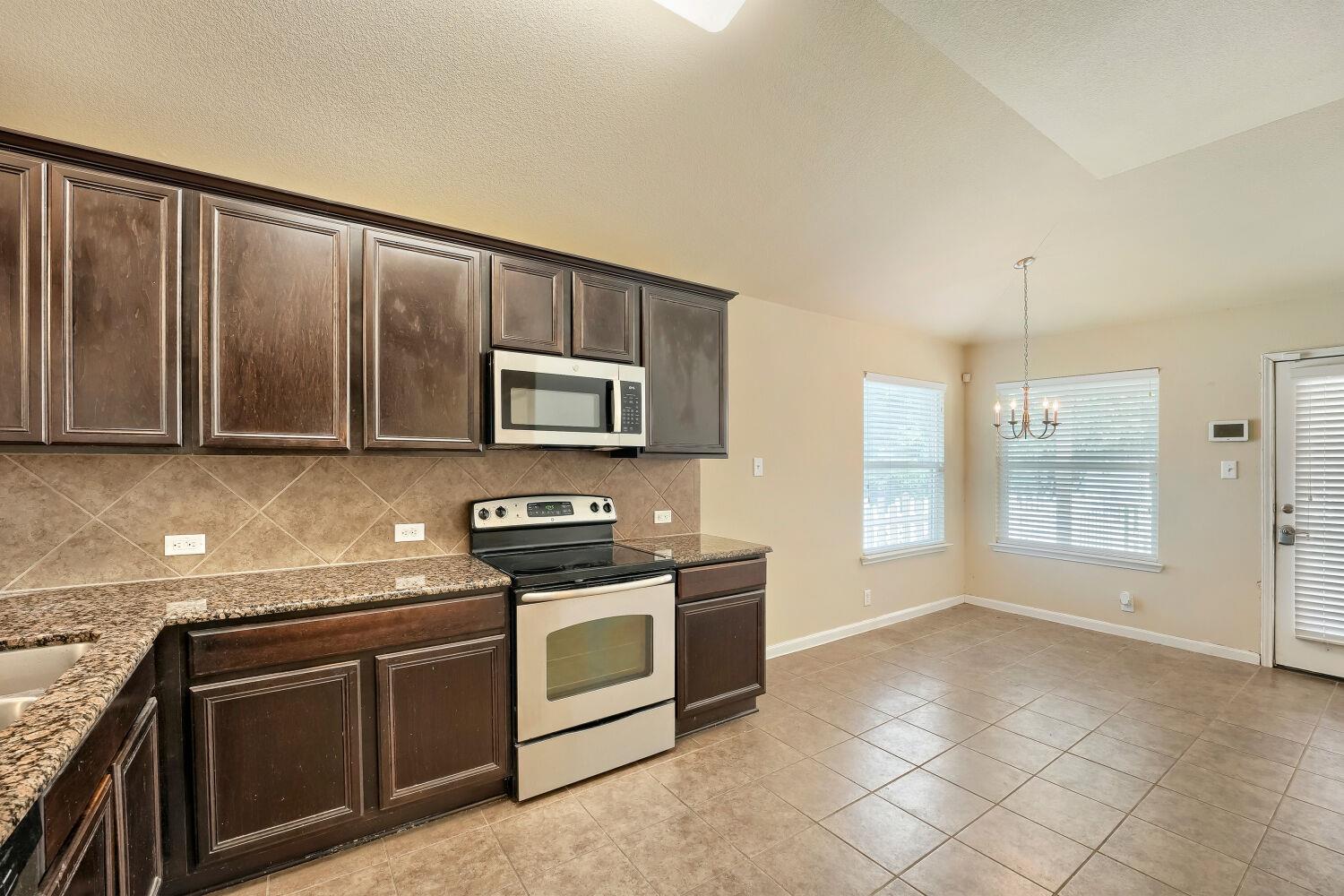 865 Heritage Springs Trl, Round Rock, TX 78664