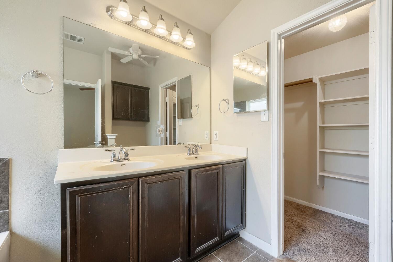865 Heritage Springs Trl, Round Rock, TX 78664