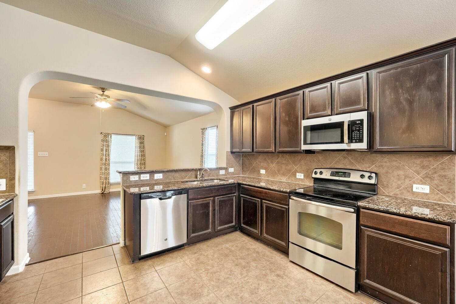 865 Heritage Springs Trl, Round Rock, TX 78664
