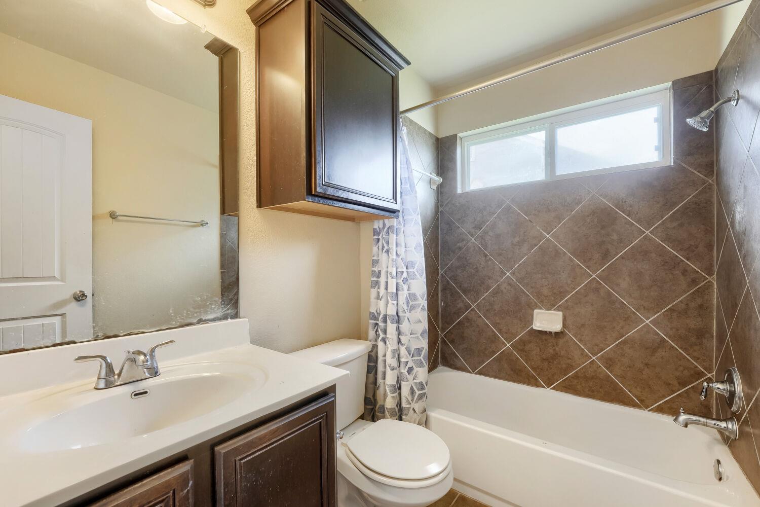 865 Heritage Springs Trl, Round Rock, TX 78664
