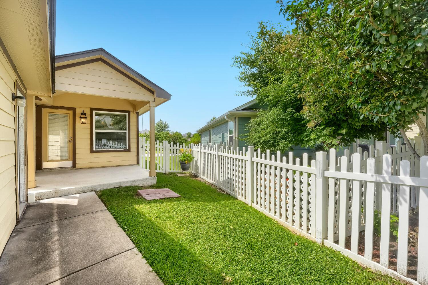 865 Heritage Springs Trl, Round Rock, TX 78664