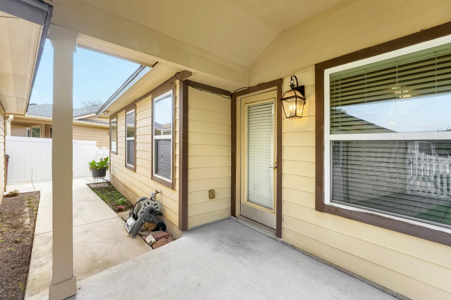 865 Heritage Springs Trl, Round Rock, TX 78664