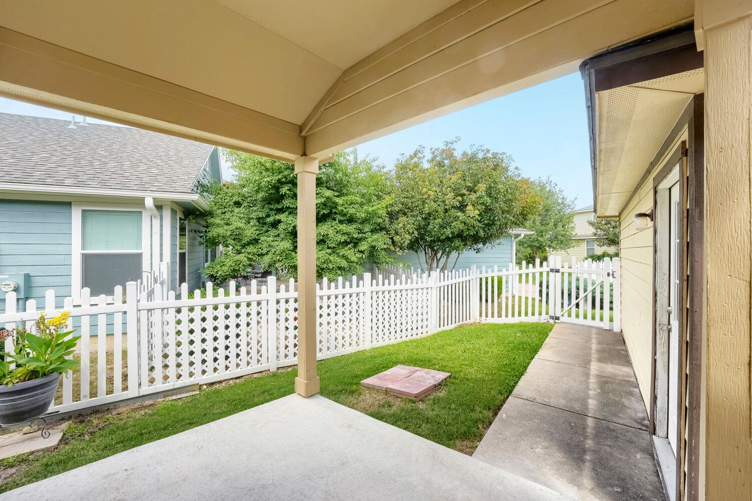 865 Heritage Springs Trl, Round Rock, TX 78664