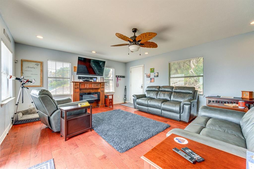 603 Waterway Ln, Burnet, TX 78611