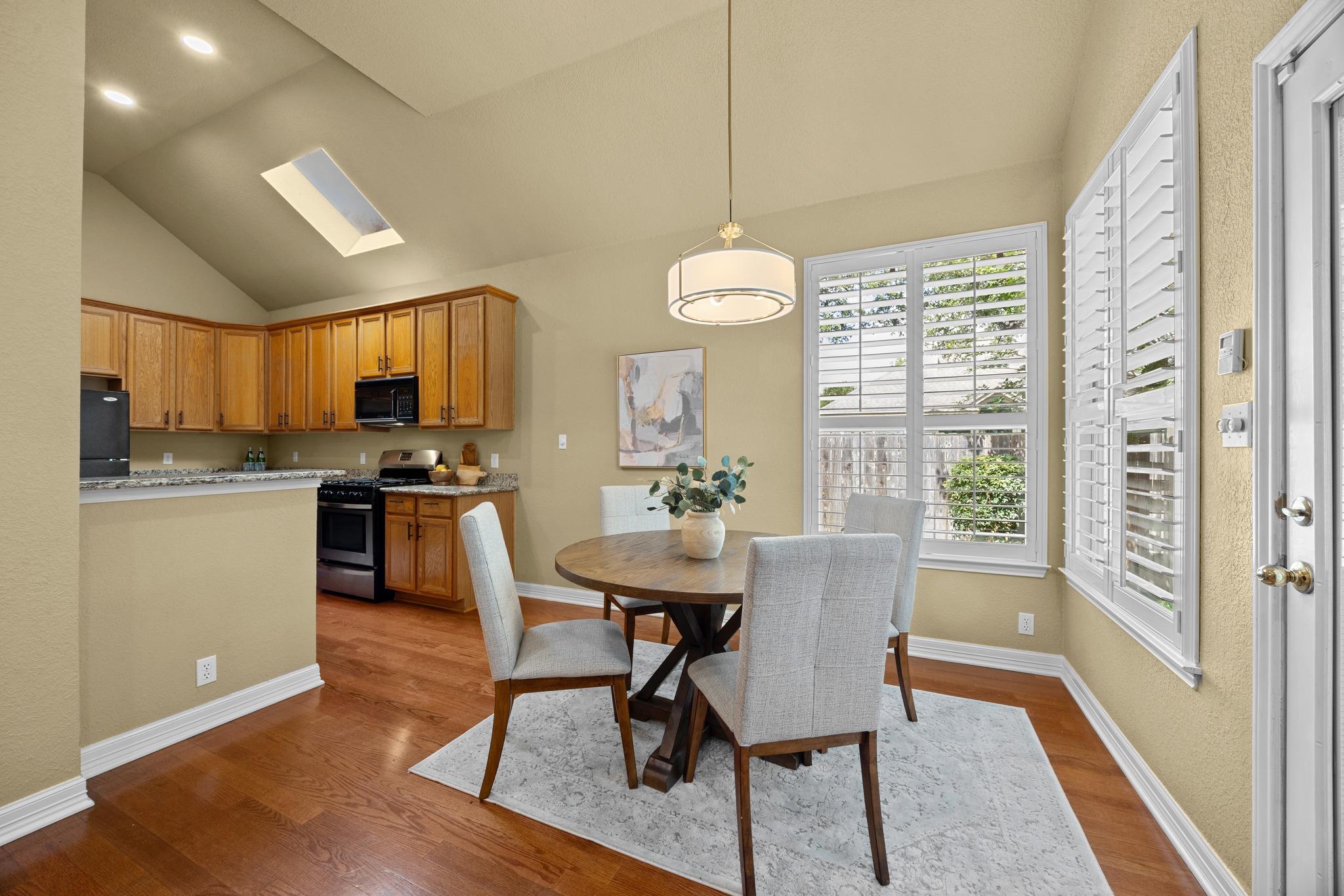 902 SAVANNA Ln, Cedar Park, TX 78613