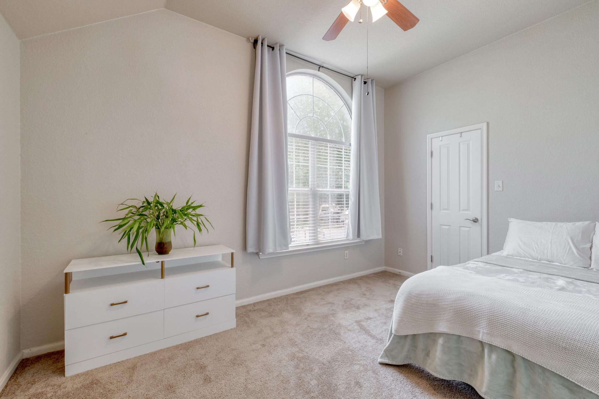 8709 Glen Canyon Dr, Round Rock, TX 78681