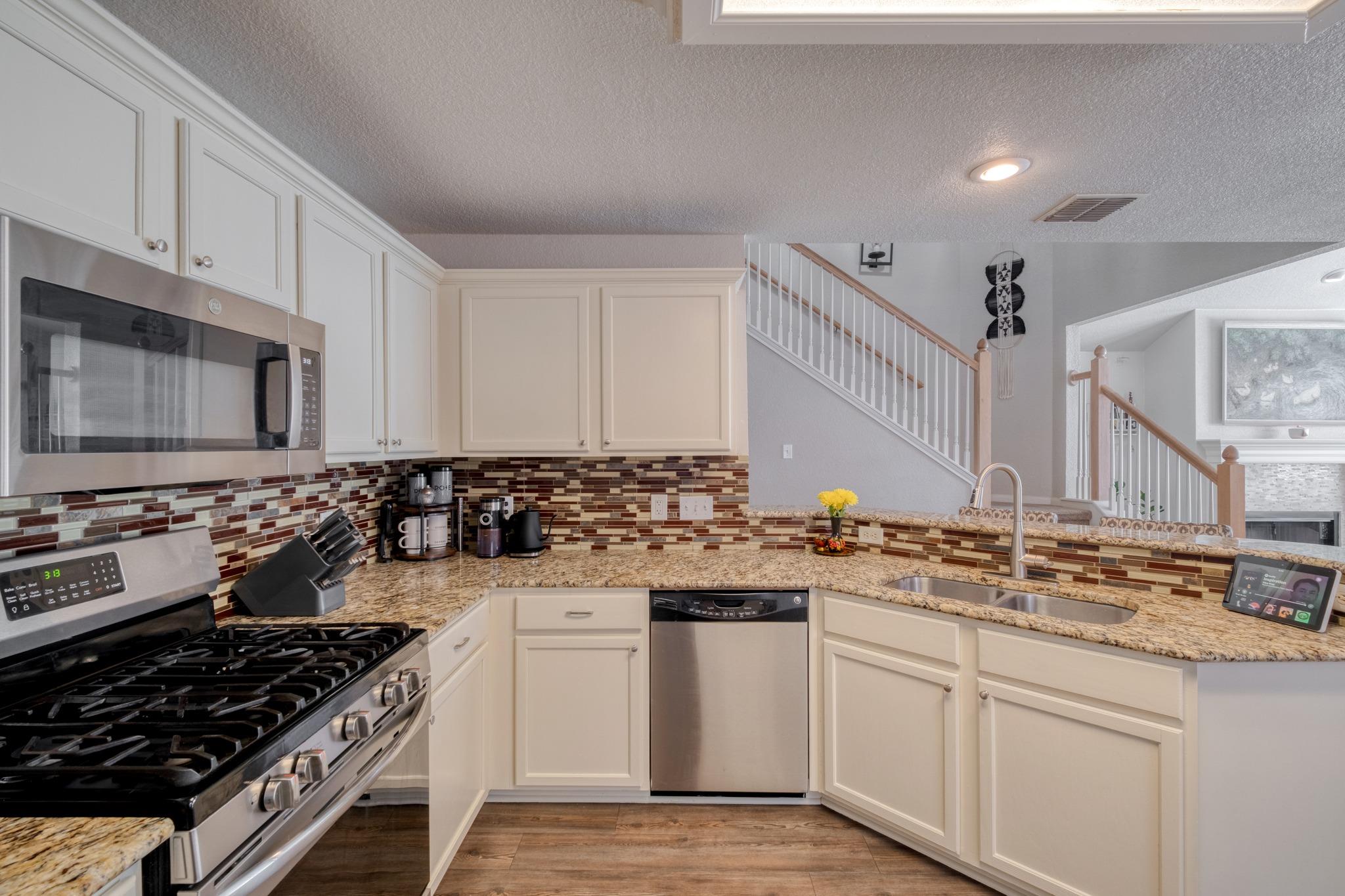 8709 Glen Canyon Dr, Round Rock, TX 78681