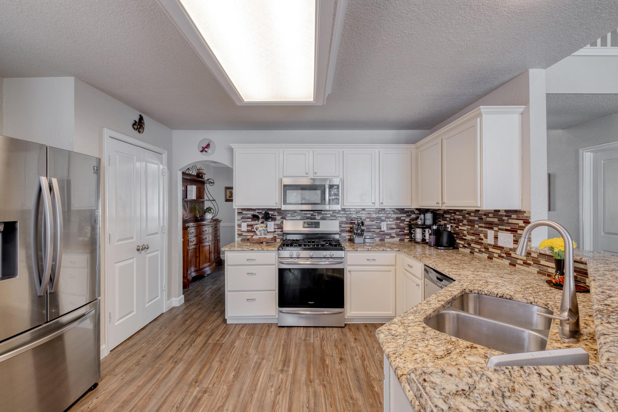 8709 Glen Canyon Dr, Round Rock, TX 78681