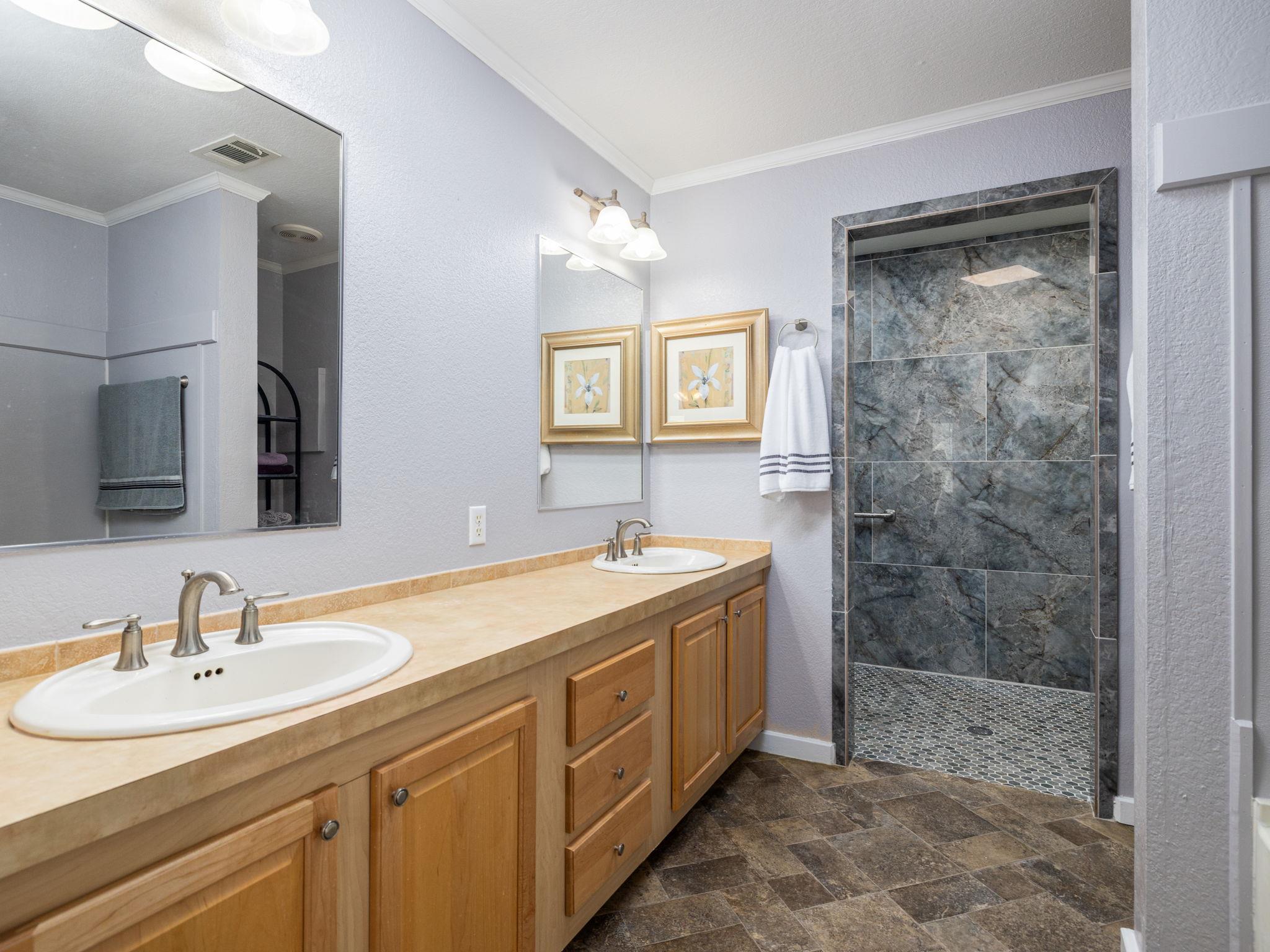 1110 Oakwood Loop, San Marcos, TX 78666