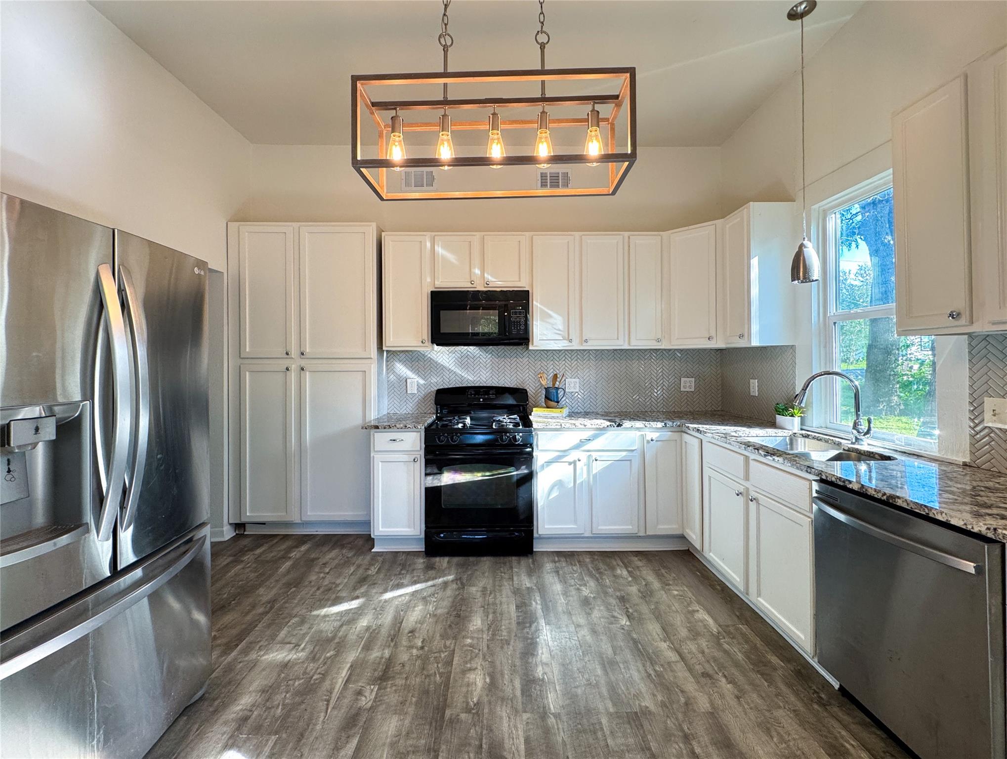 302 E Brenham St, Elgin, TX 78621