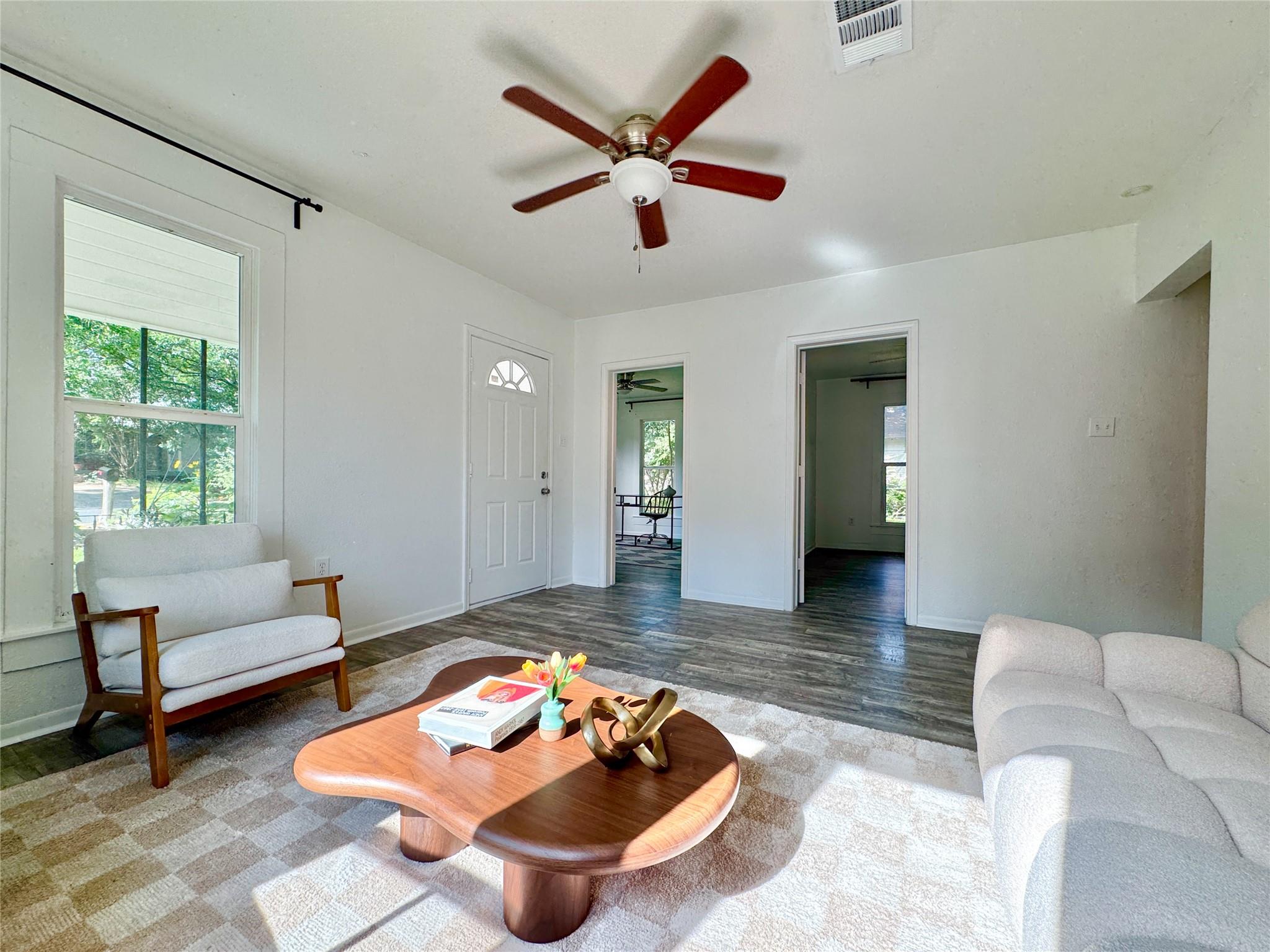 302 E Brenham St, Elgin, TX 78621