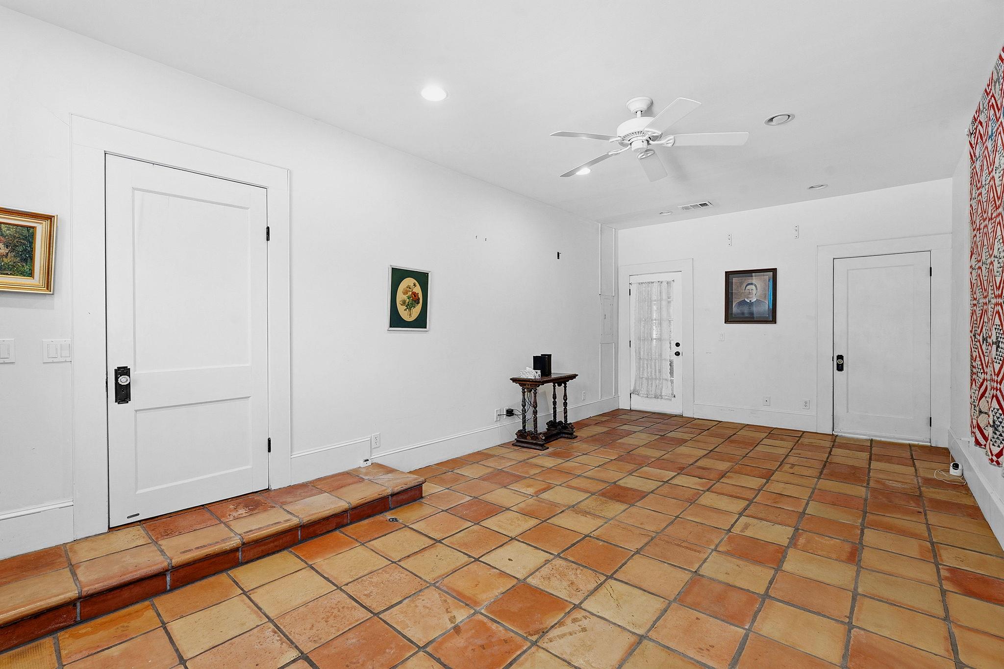 1232 Spruce St, Lockhart, TX 78644