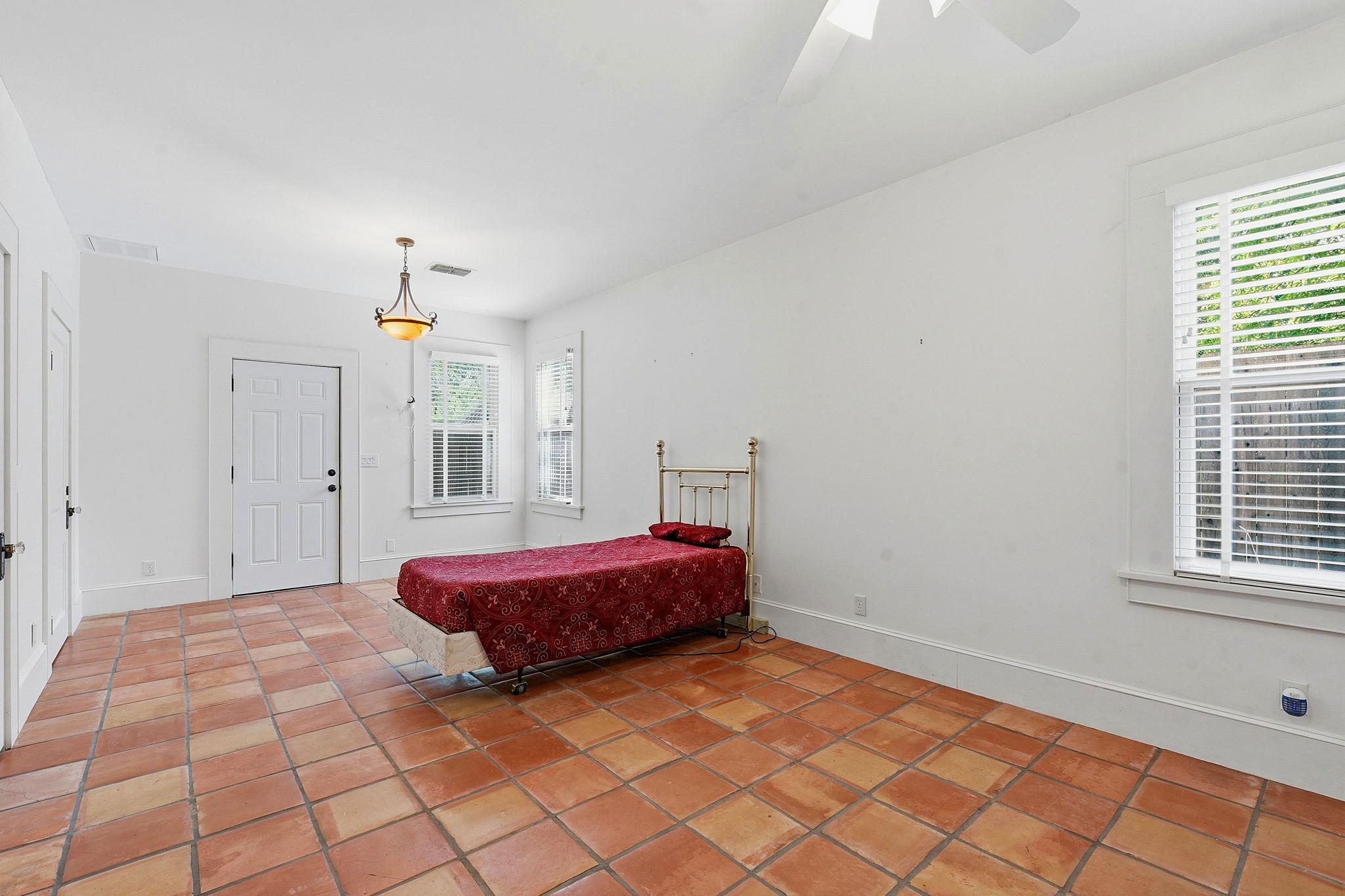 1232 Spruce St, Lockhart, TX 78644