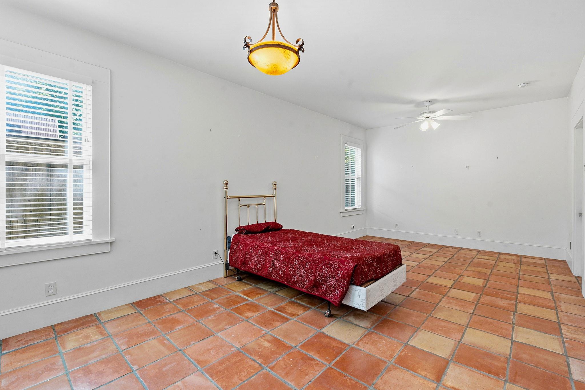1232 Spruce St, Lockhart, TX 78644