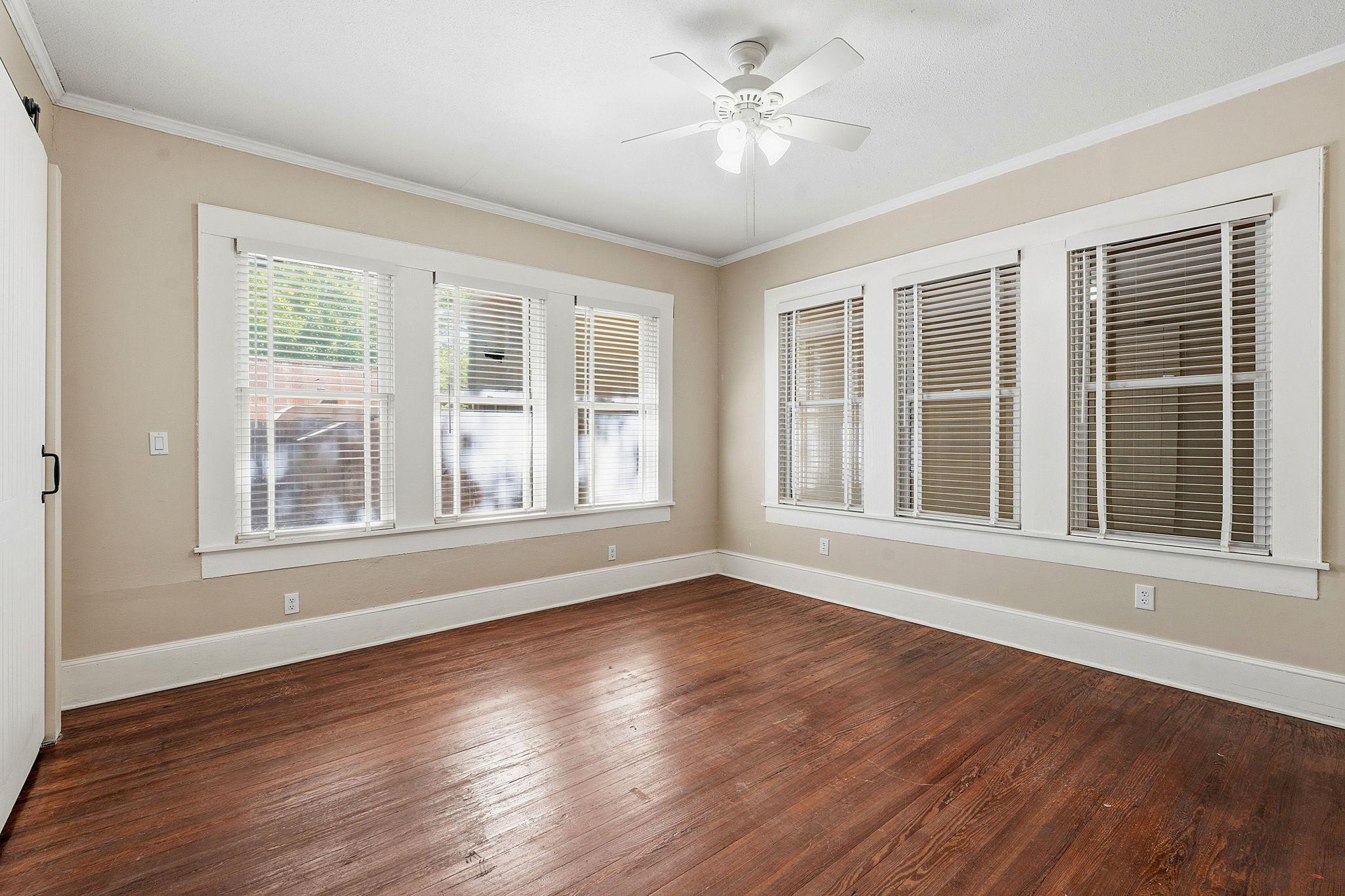 1232 Spruce St, Lockhart, TX 78644