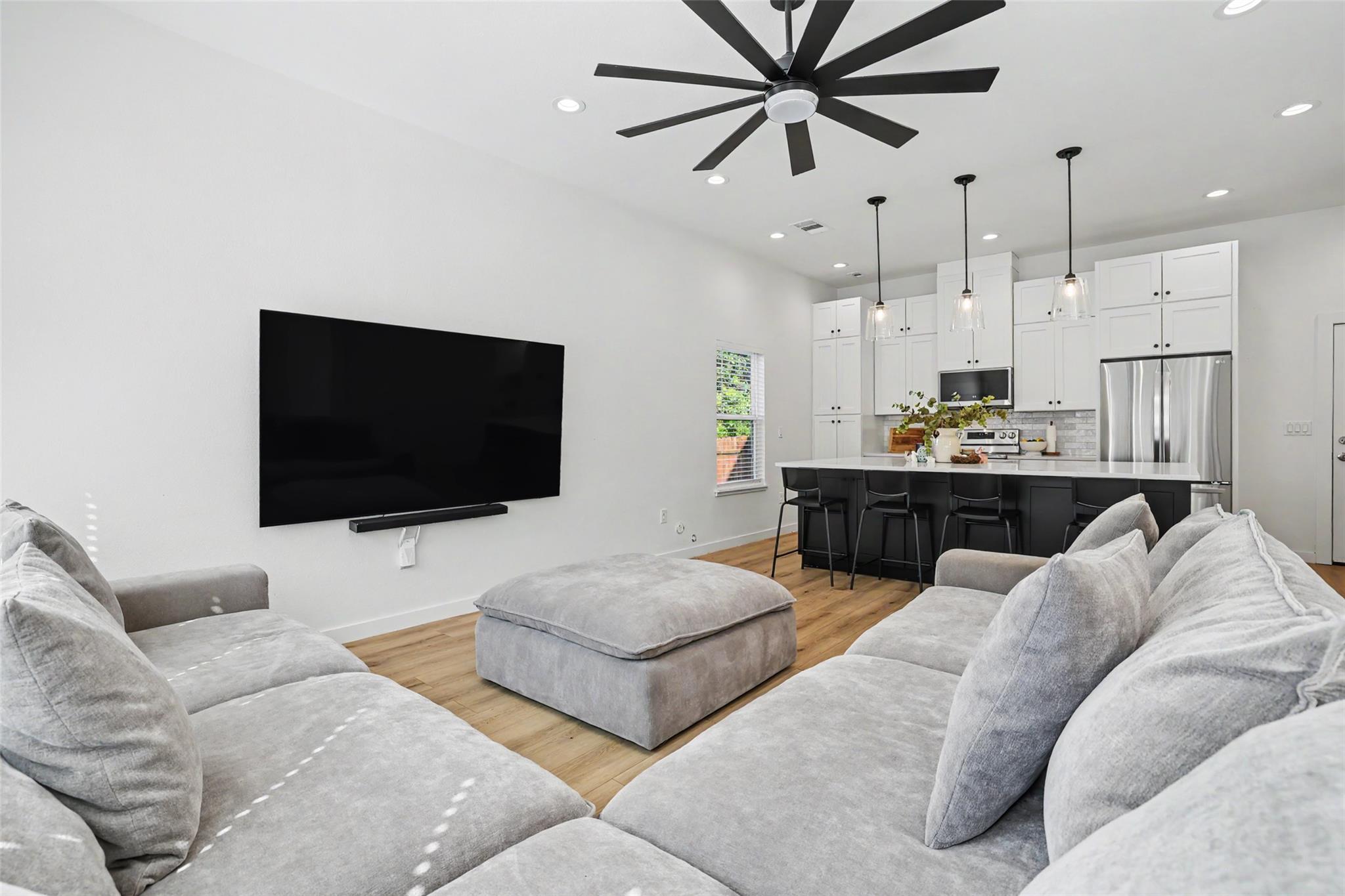 10903 Elm St, Jonestown, TX 78645