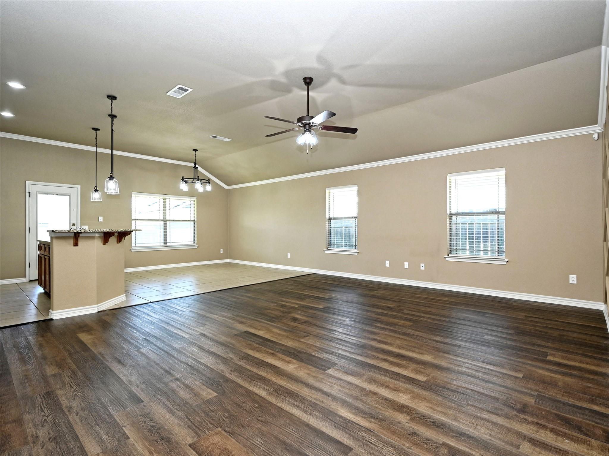 224 Geode Ln, Jarrell, TX 76537