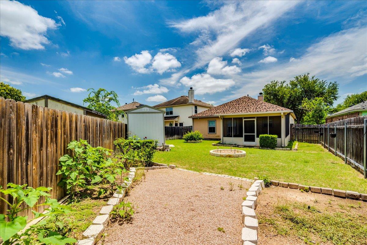 239 Dark Horse Ln, Buda, TX 78610