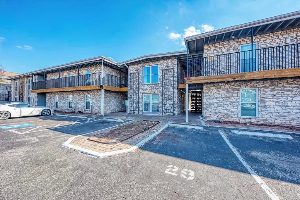 2401 Manor St Rd # 118, Austin, TX 78722