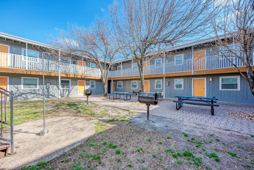 2401 Manor St Rd # 118, Austin, TX 78722