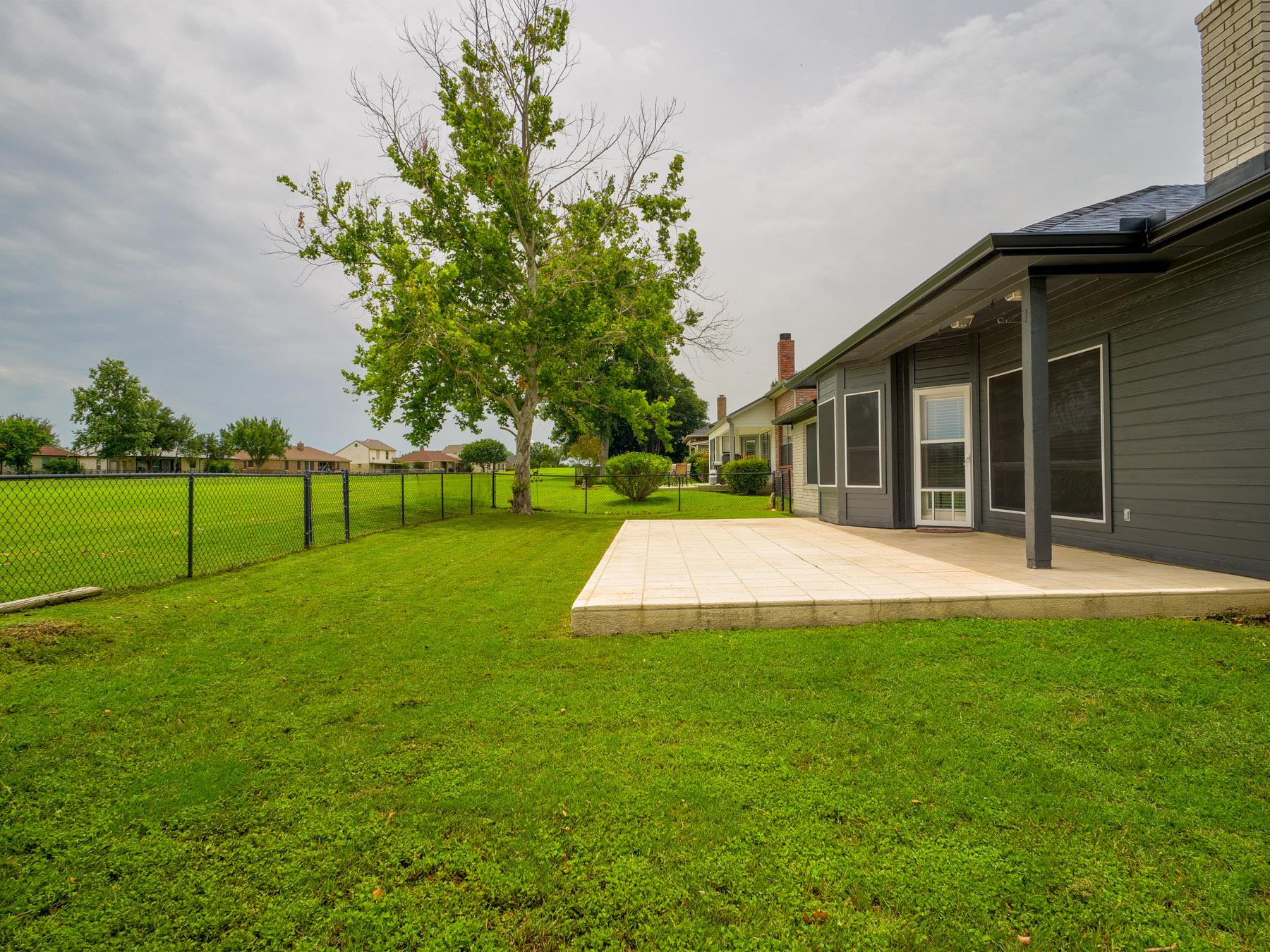 408 Spyglass St, Meadowlakes, TX 78654