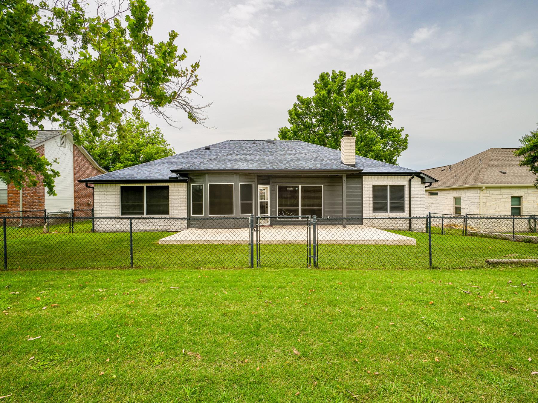 408 Spyglass St, Meadowlakes, TX 78654