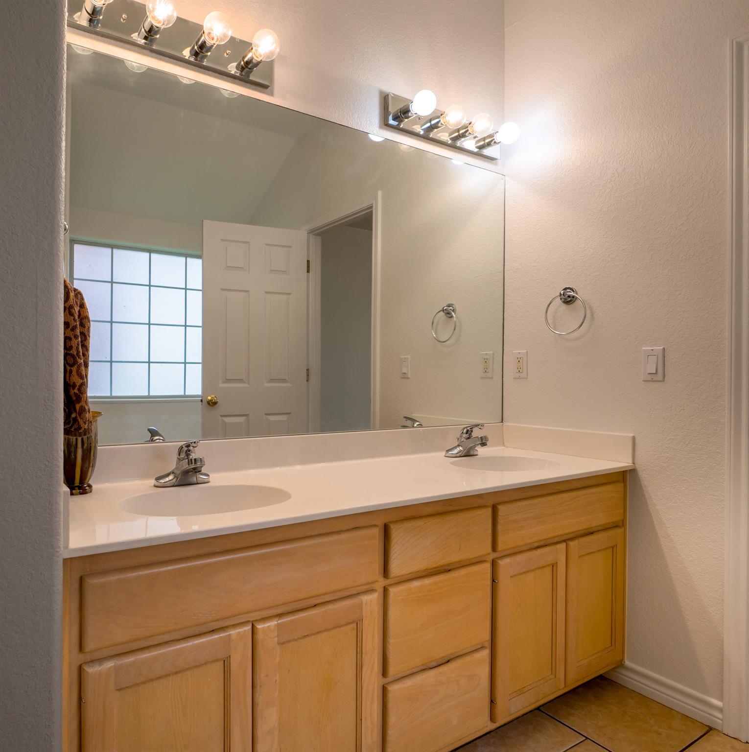 408 Spyglass St, Meadowlakes, TX 78654