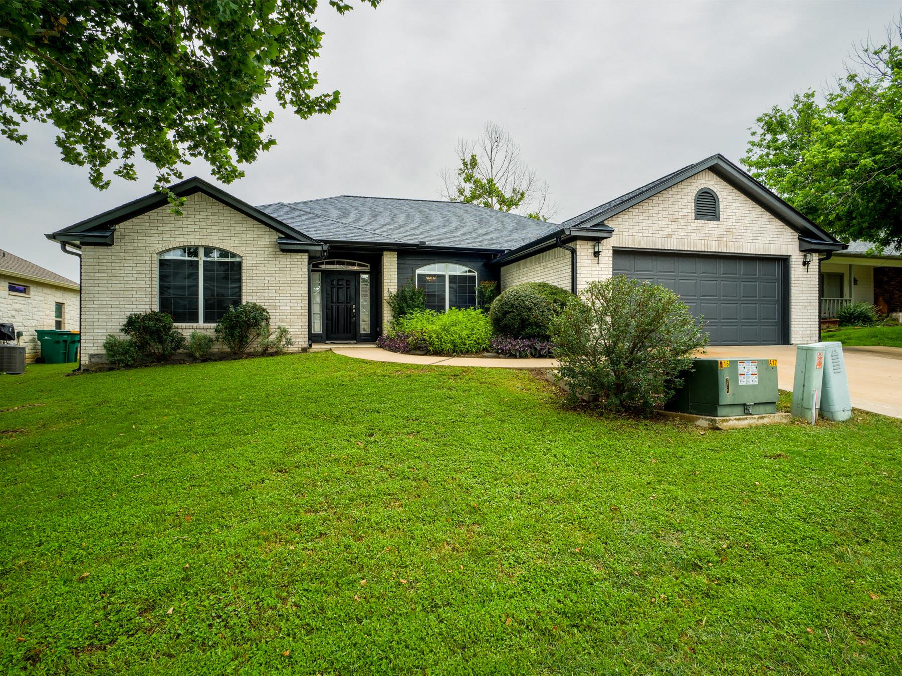 408 Spyglass St, Meadowlakes, TX 78654