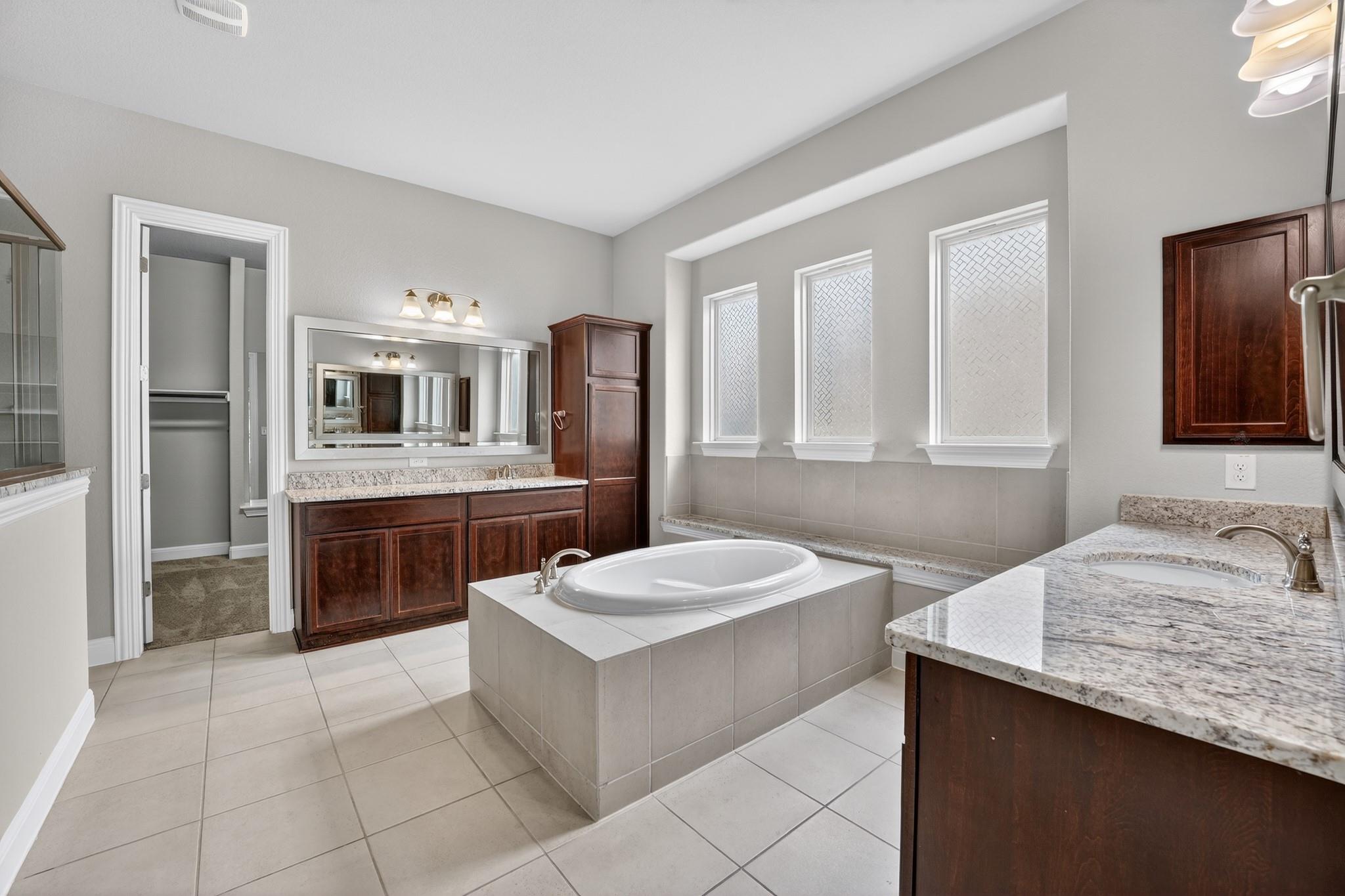 1009 Wolcott Dr, Leander, TX 78641