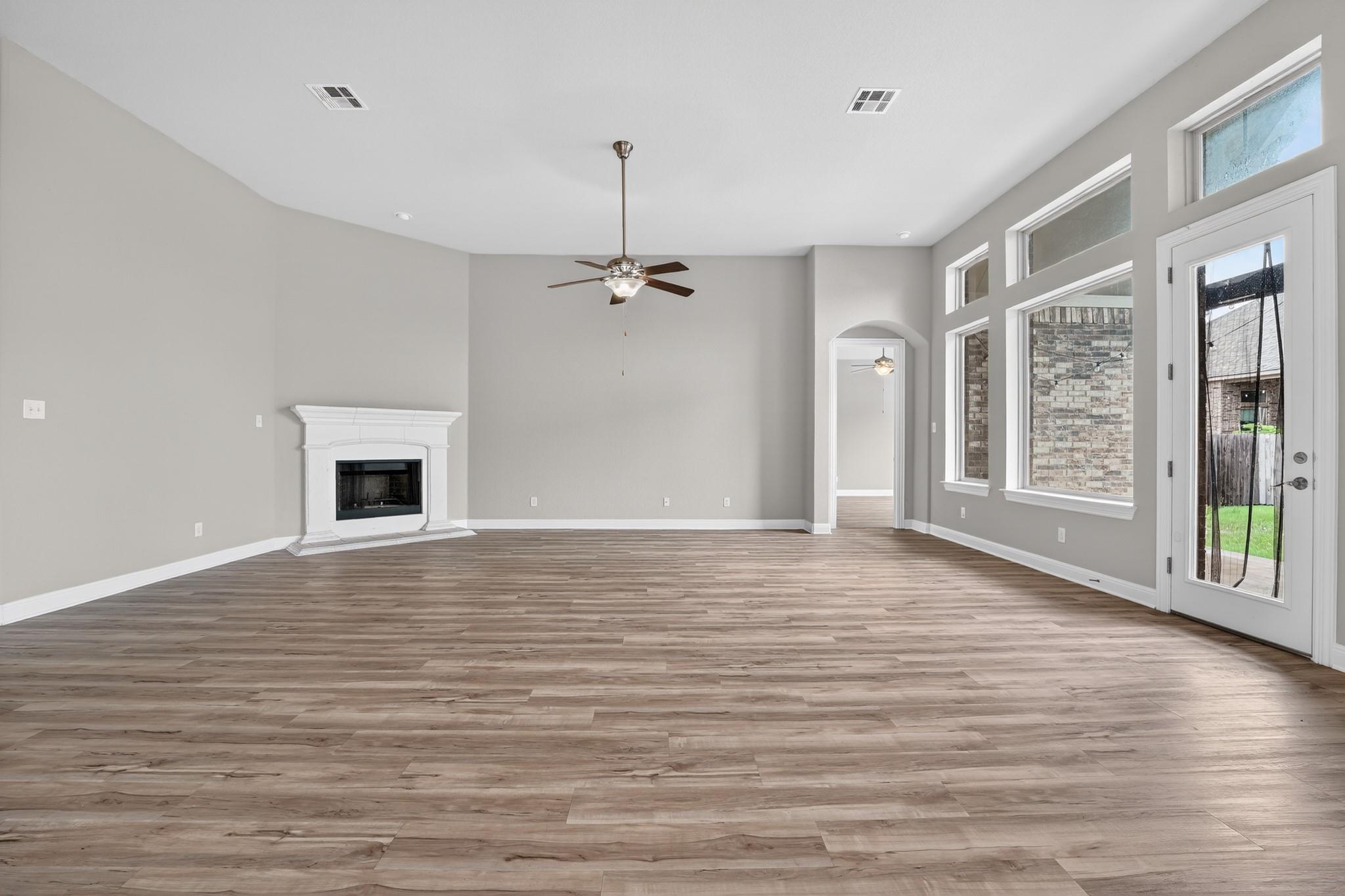 1009 Wolcott Dr, Leander, TX 78641