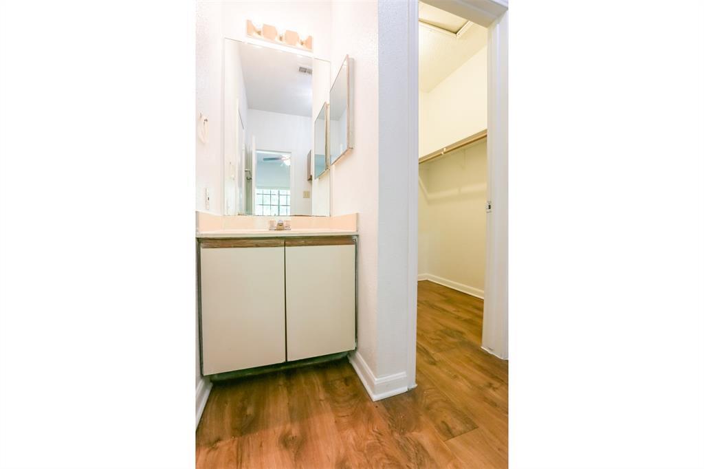 912 W 22nd St # 208, Austin, TX 78705