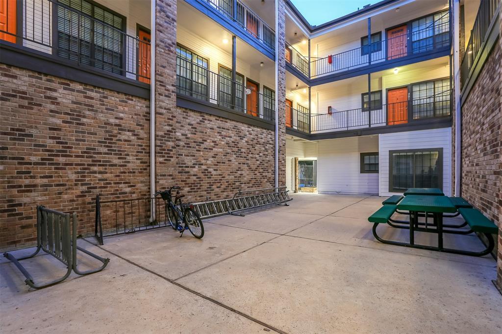 912 W 22nd St # 208, Austin, TX 78705