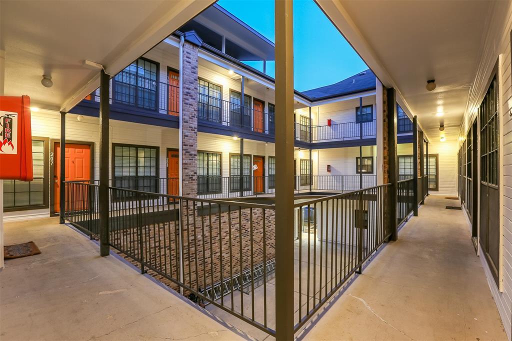912 W 22nd St # 208, Austin, TX 78705