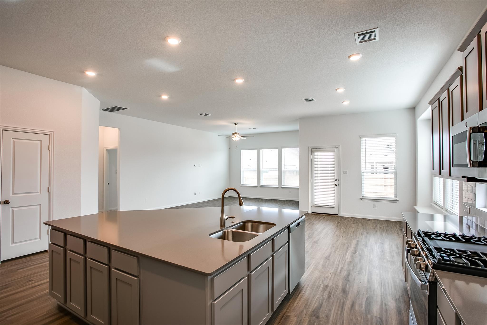 104 Night Bloom Path, Liberty Hill, TX 78642