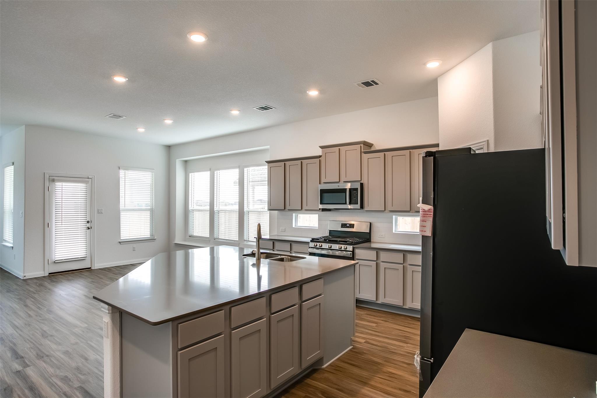 104 Night Bloom Path, Liberty Hill, TX 78642