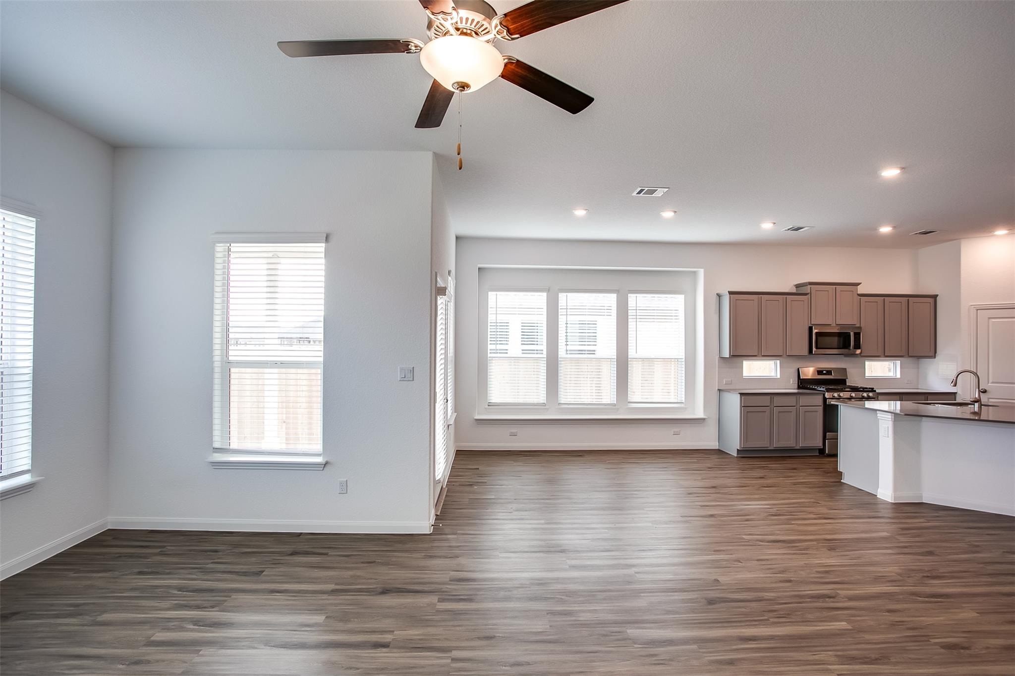 104 Night Bloom Path, Liberty Hill, TX 78642