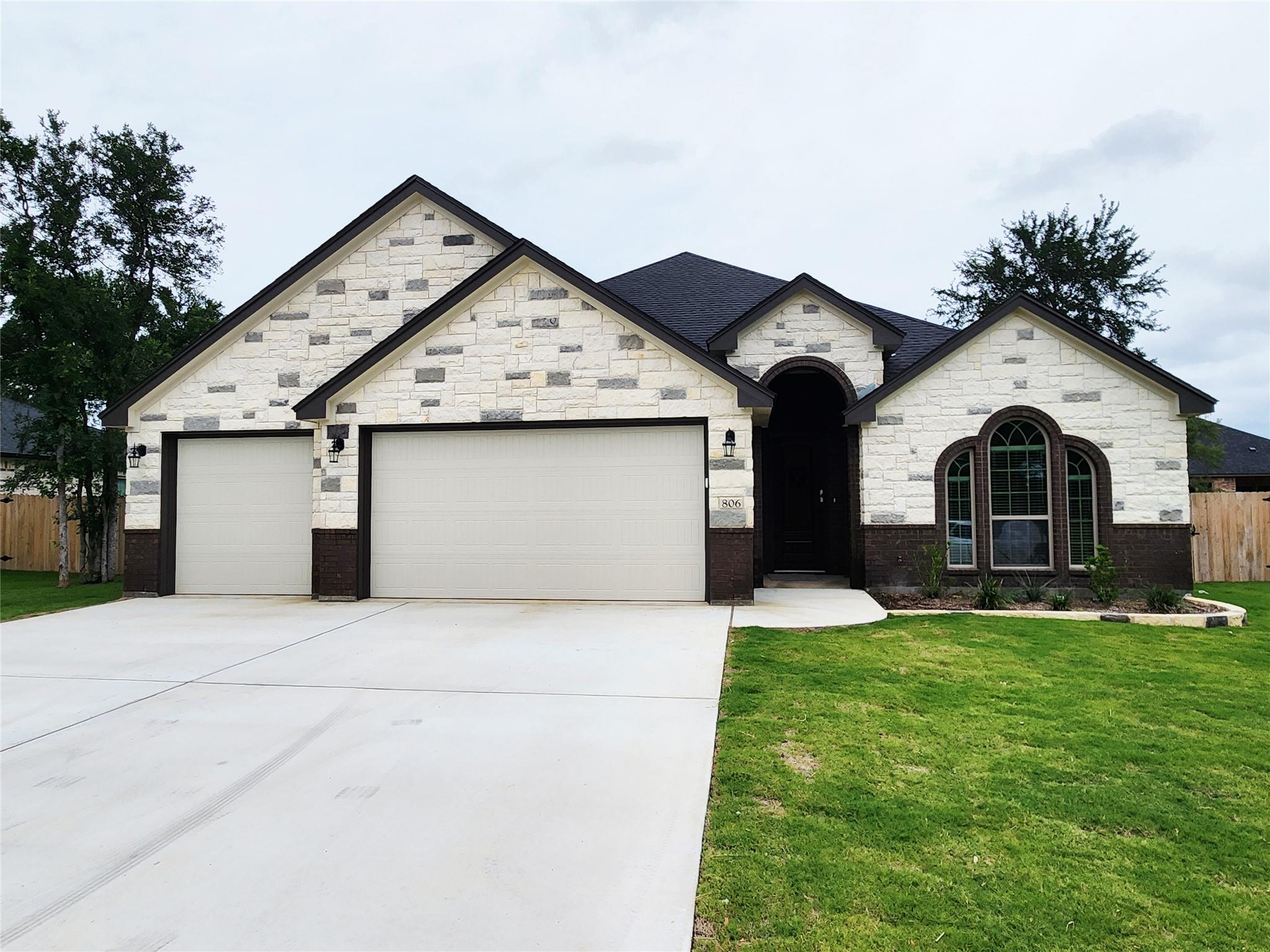 806 Eagle Heights Dr, Salado, TX 76571