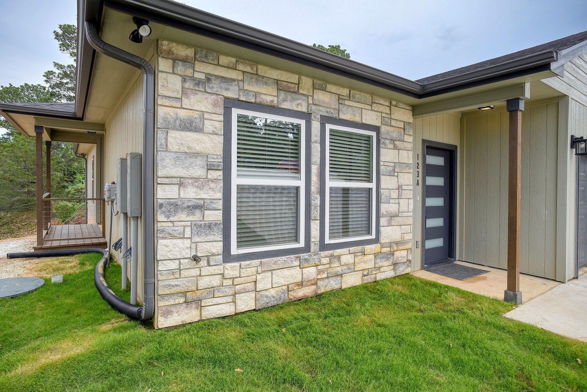 123 S Kanaio Dr, Bastrop, TX 78602