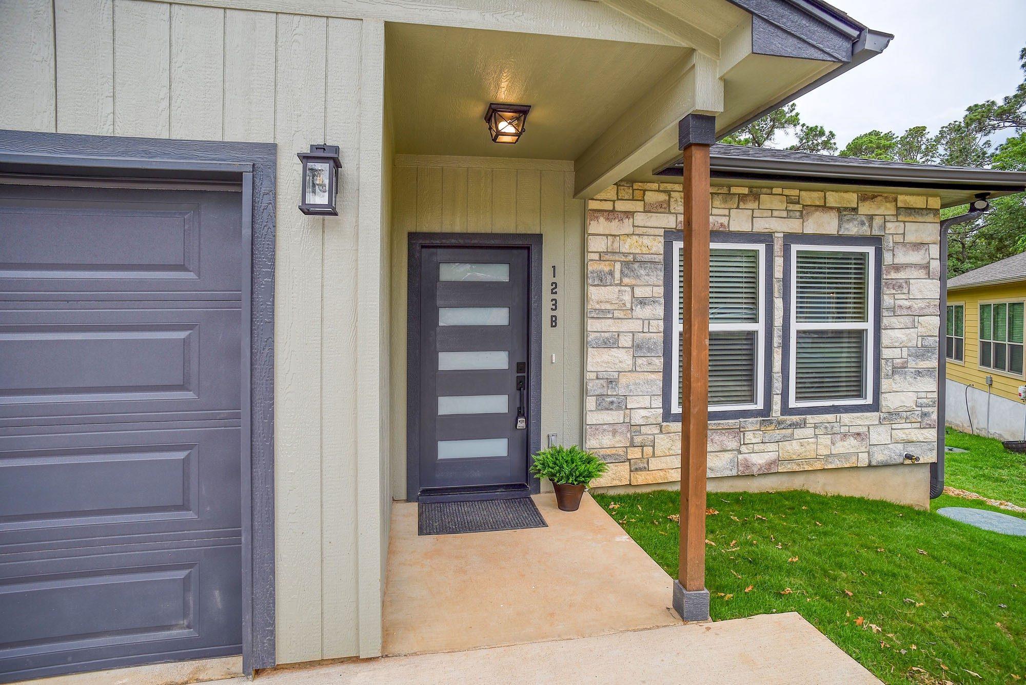123 S Kanaio Dr, Bastrop, TX 78602