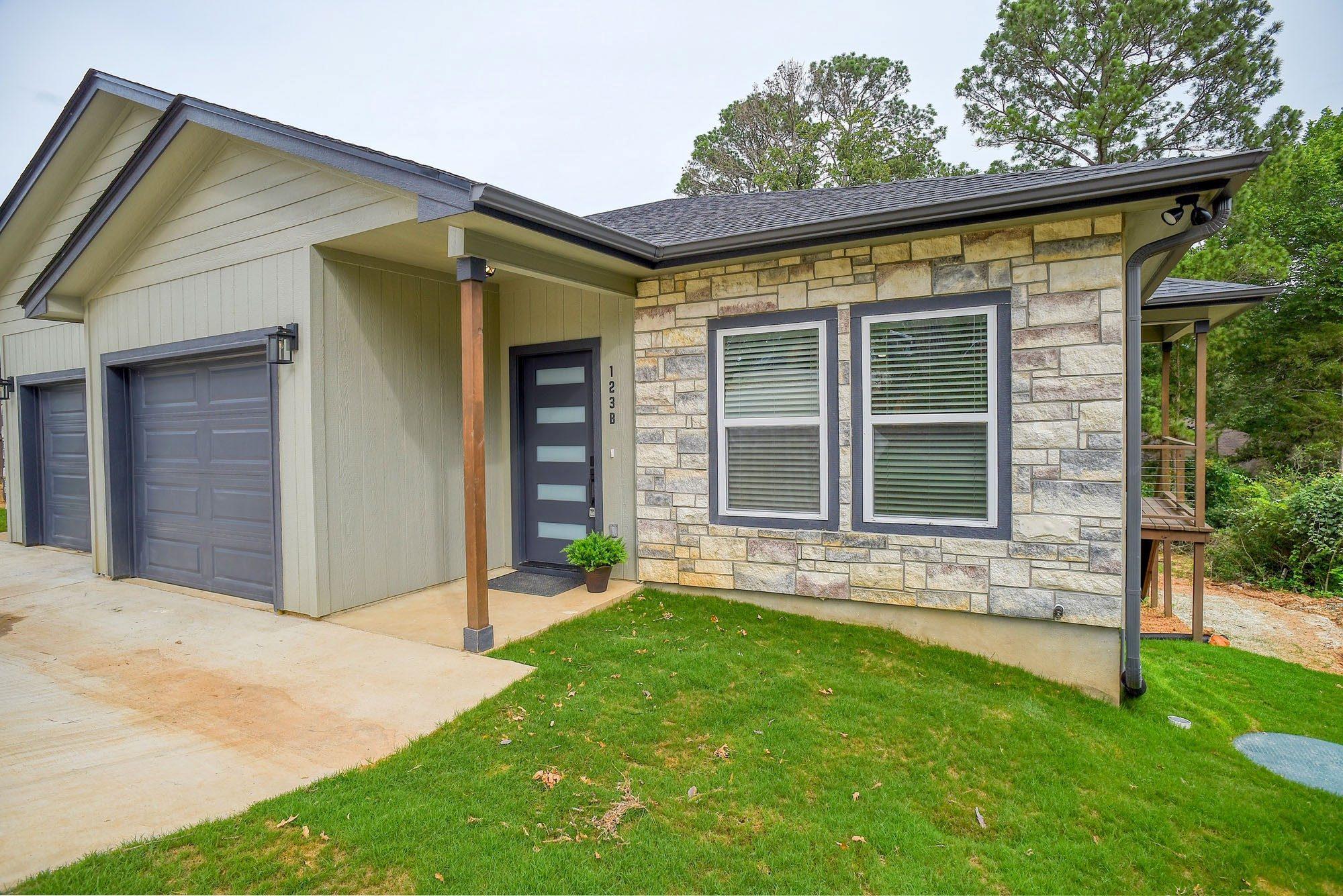 123 S Kanaio Dr, Bastrop, TX 78602