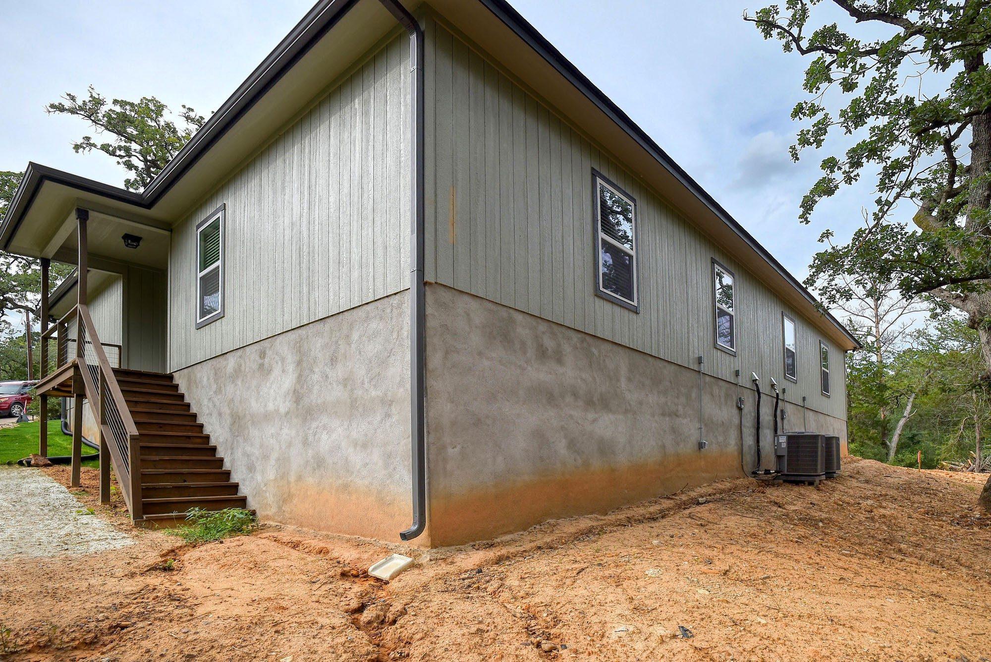 123 S Kanaio Dr, Bastrop, TX 78602